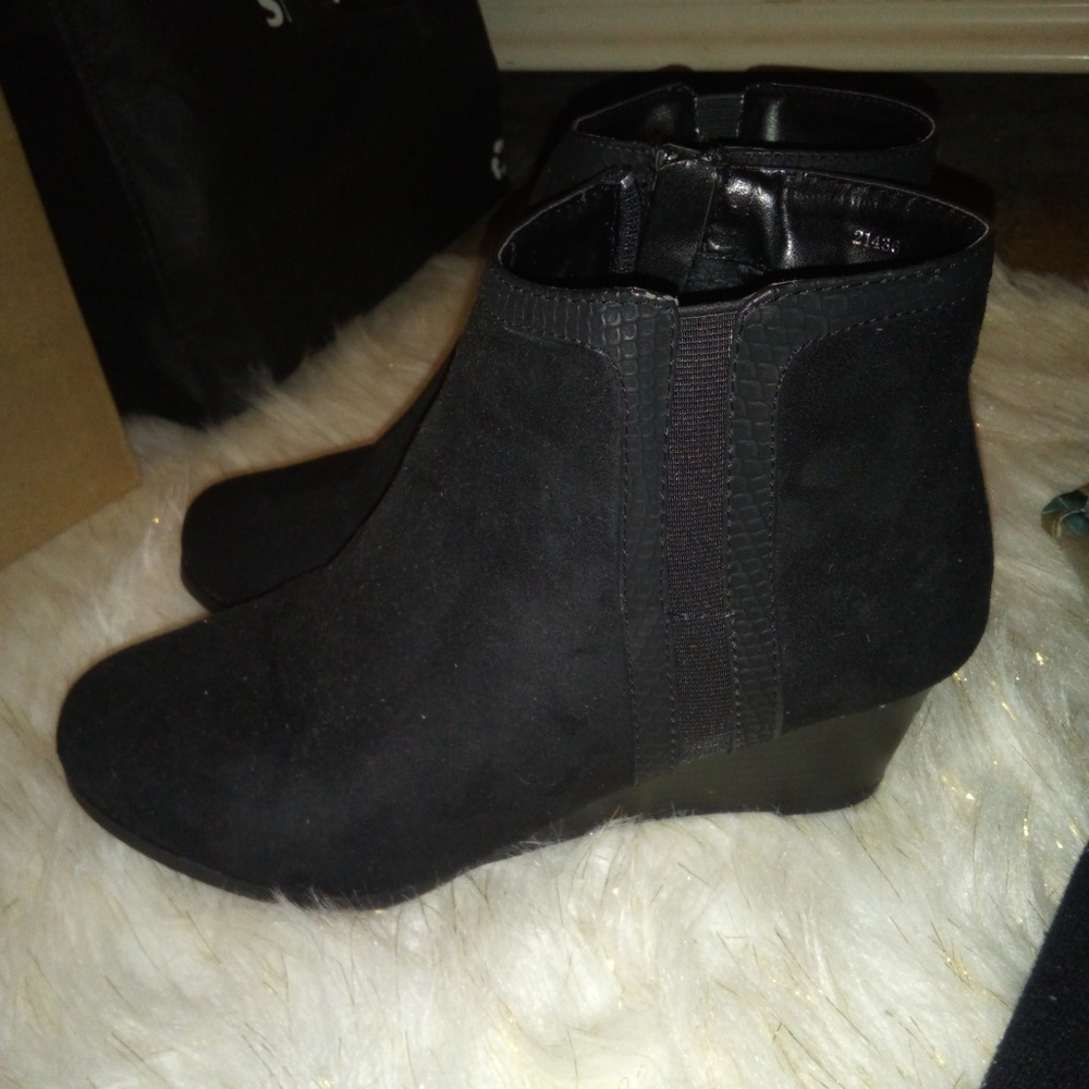 EUC Wedge booties